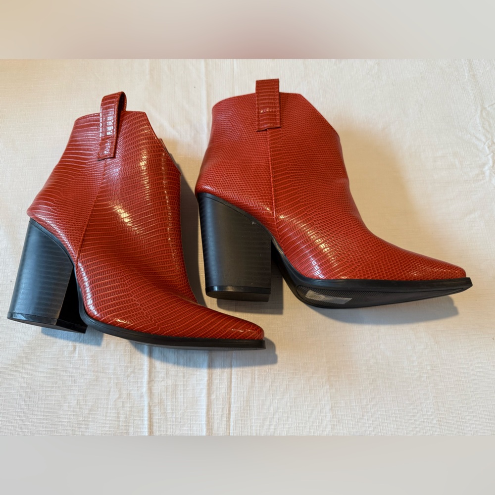 Versona ankle boots orange size US 7.5 block heel EUC